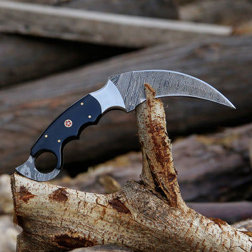 12" Handmade Damascus steel Personalized Karambit Knife with Pouch, Hunting EDC Knife with Black Horn handle.